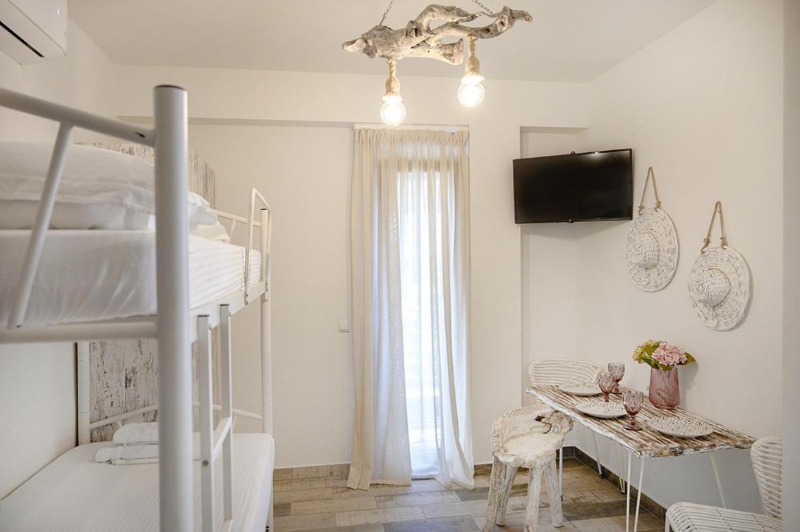 Meltemi Luxury Apartments Nea Roda Exterior foto